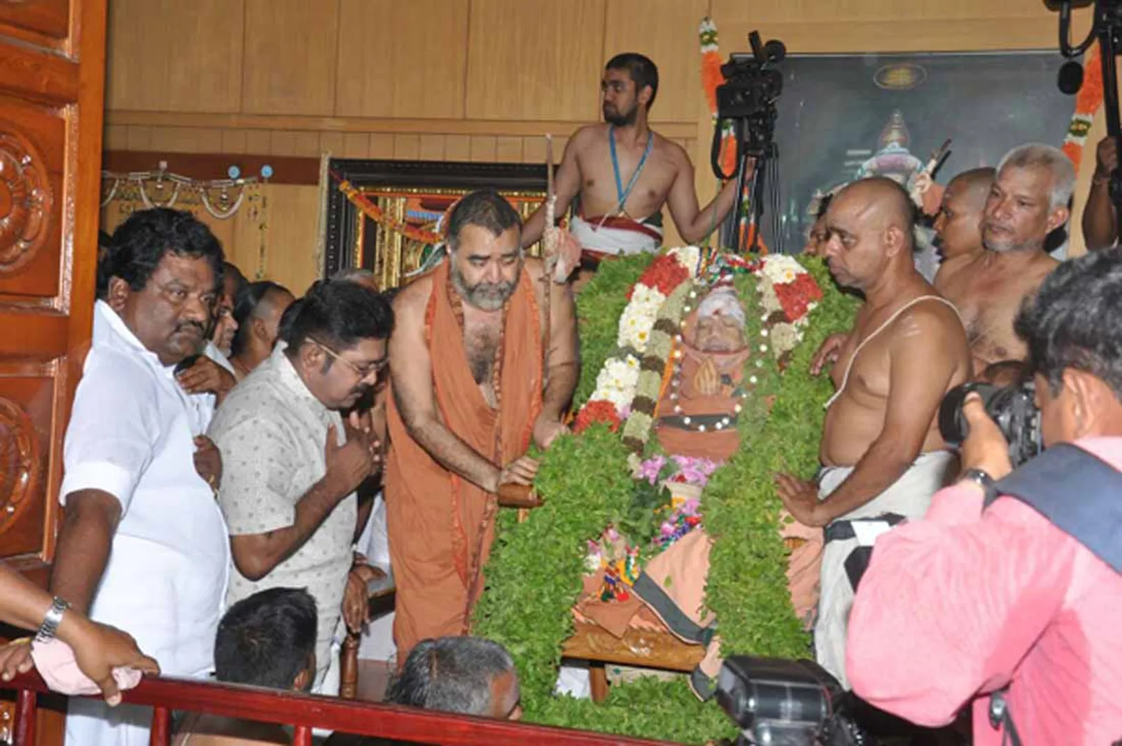 Kanchi Jayendrar died, vijayagath, t.t.v. dinakaran